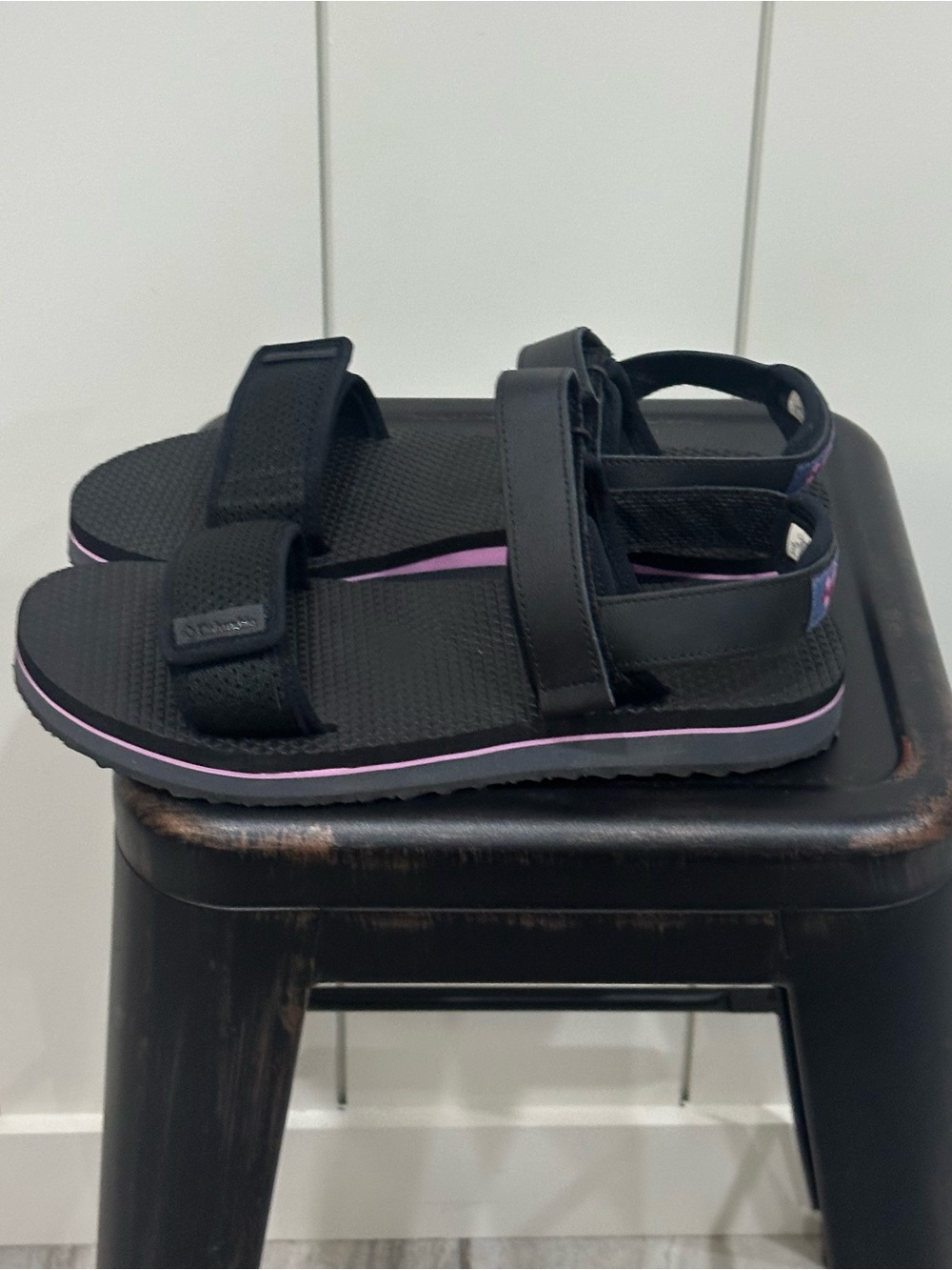 Black Women’s Sport Sandals with Pink Trim